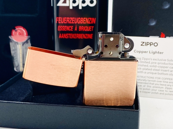 ZIPPO Rot Metallic Red Metal mit Logo Frühjahr 2021 Feuerzeug - 60005762